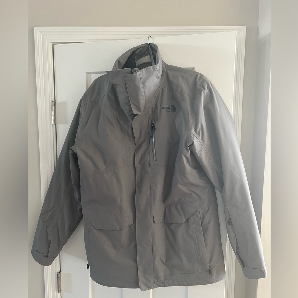 Gray North Face Men’s Lined Jacket!